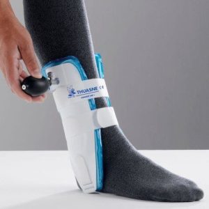 Cavigliera Bivalva con inserti ad aria Thuasne ligacast air+