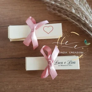 bigliettini bomboniera con cuore BB006