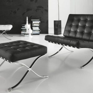 Poltrona con pouf Modello Akira